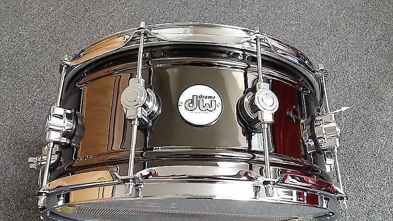 Caja de níquel negro sobre latón de 6,5 x 14" de la serie Design DW DDSD6514BNCR *EN STOCK*